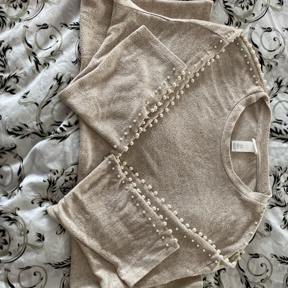 H&M Sweater - Picture 2 of 4